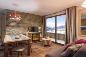 Attractive Apartment in a Chalet Directly on the ski Slope, Тинь