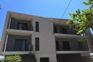 Bikini Apartments, Лигия