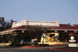 Отель «DoubleTree by Hilton», Бейкерсфилд
