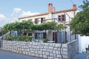 Apartment Sova, Postira
