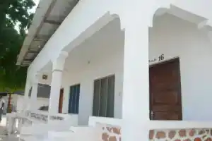 Отель «Union Beach Bungalows», Нунгве