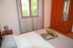 2-bed Apartment in Poljica Straight on Beach, Винишхе