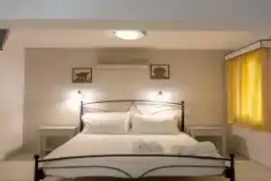 Studios Alsos, Наксос