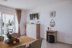 Poolside Hideout Apartments, Новаля