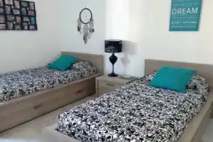 Luxury Seafront Apartment With Pool, Сент-Полс-Бэй