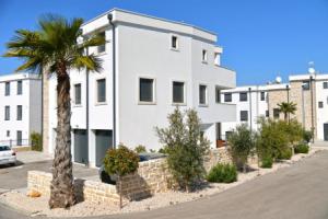 Nata - free parking - A1(4+2), Betina