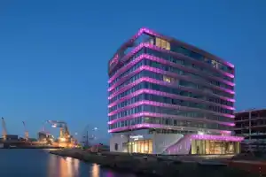 Отель «Moxy Amsterdam Houthavens», Амстердам