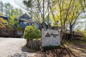 Almeria Hotel, Яманакако