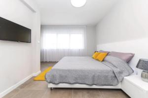 Beautiful Home in Kastel Kambelovac With 5 Bedrooms, Wifi and Outdoor Swimming Pool, Kaštel Kambelovac
