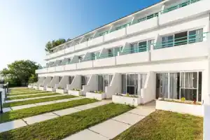Adelais Bay Hotel, Протарас
