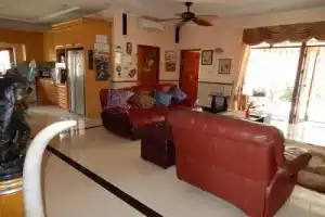 Luxury Holiday Villa, Банпонг