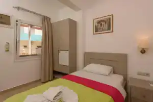 Nikos Hotel, Матала