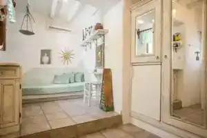 Anthippi - Adults only, Парикия