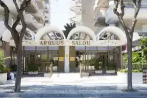 Rentalmar Arquus, Салоу