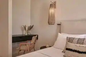 Utopia Hotel, Куфонисия