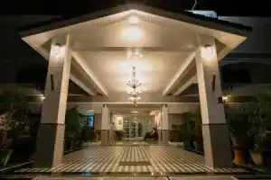 The Mercy Hotel, Чумпхон