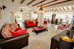 Samina - holiday home with stunning views and private pool in Benissa, Бениса