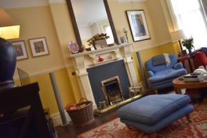 2 Bedroom Apartment With Garden in Brighton, Брайтон