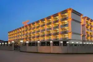 Отель «Ramada Plaza By Wyndham», Силиври