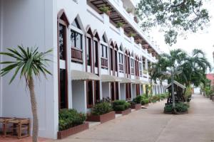 Maldives Beach Resort, Бан Му Дут