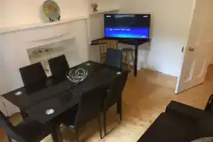 Glasgow West End Apartment, Глазго