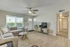 3 Mi to Asu: Home w/ Pool & Grill in Tempe!, Темпе