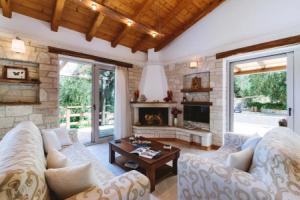 Aristea - 2 BR Villa Surrounded by Olive Groves, Гайос
