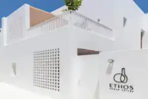 Отель «Ethos Vegan Suites», Фира