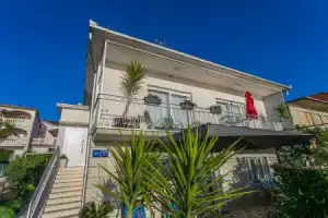 Luxury Apartments Giovanni with pool, Трогир