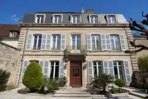 Отель «L'Hôtel», Бон
