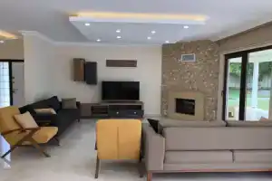 Sleek Villa in Sapanca with Pool and Winter Garden, Сапанджа
