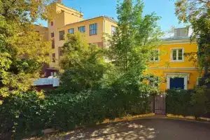 Квартиры посуточно на Малой Пироговской 27к1, Москва