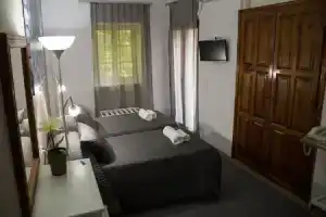 Olive Press Hotel &, Митимна