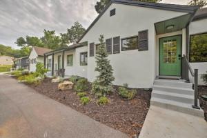 Fire Pit Access: Cozy Dtwn Branson Cottage!, Брэнсон