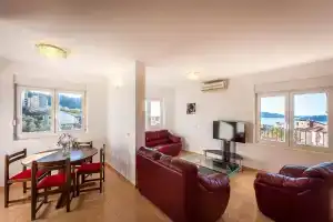 Apartments Sunny Family, Бечичи