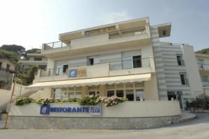 Hotel «Le Roi», Варацце