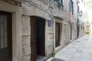 Apartment Ivanka, Омис