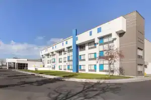 Отель «GLō Best Western Corporate Centre», Миссисауга