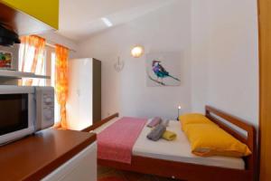 Nice Apartment in Starigrad Paklenica With Wifi, Стариград