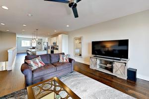New Listing! Newly Built Townhome W/ Skyline Views 2 Bedroom Townhouse, Нэшвилл