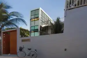 Bageechaa Stay, Дхараванду