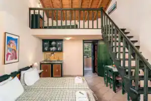 Hotel «Ledra», Маратокампос