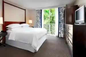 Отель «Sheraton Suites Fort Lauderdale at Cypress Creek», Форт-Лодердейл