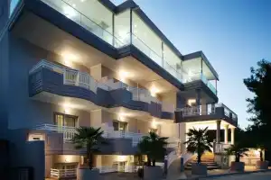 Hotel «Sirines», Потос