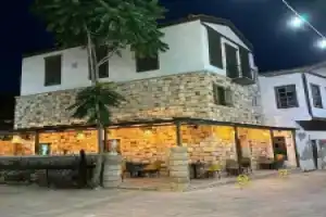 Scala Hotel, Чешме