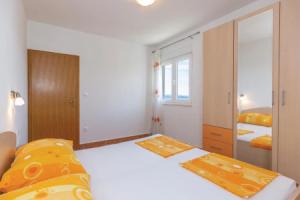Stunning Home in Krvavica With Wifi and 1 Bedrooms, Krvavica