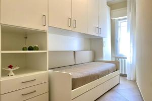 Central Apartment, near the station, ideal for family-La Casetta di Rosilde, Монополи