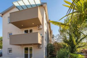 Beautiful Apartment in Njivice With Wifi and 1 Bedrooms, Нживице