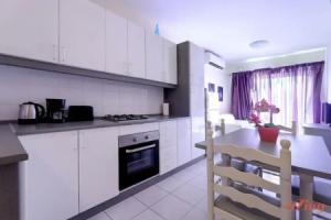 Seaside 2 Bedroom Apartment With Side Sea Views, Мелиха