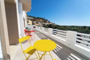 Velis - art & hospitality, Позада